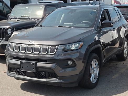 Certified 2022 Jeep Compass Latitude w/ Mopar Graphics Package AWD/4WD image 3
