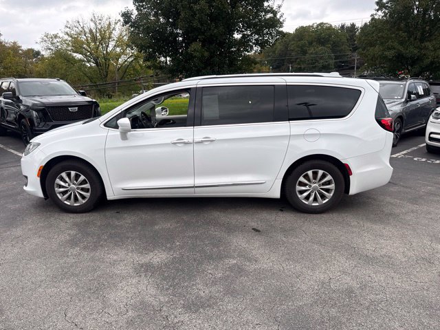Used 2018 Chrysler Pacifica Touring-L FWD image 3