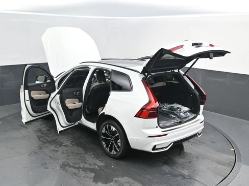 New 2026 Volvo XC60 B5 Plus w/ Protection Package Premier AWD/4WD image 40