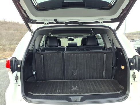 Used 2017 Toyota Highlander XLE AWD/4WD image 16