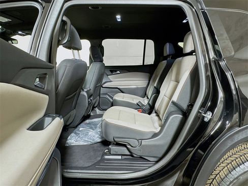 Certified 2025 Chevrolet Traverse LT image 22