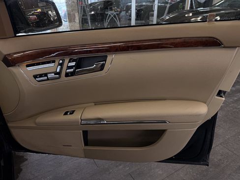 Used 2010 Mercedes-Benz S 550 4MATIC Sedan image 32