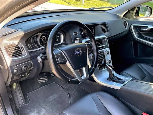 Used 2018 Volvo V60 T5 Cross Country AWD/4WD image 15