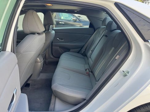 Used 2025 Hyundai Elantra SEL FWD image 27