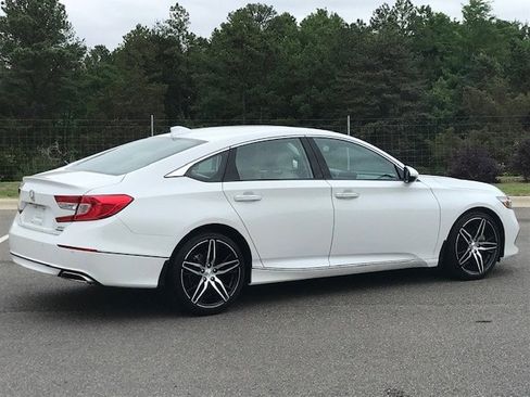 Used 2021 Honda Accord Touring image 3