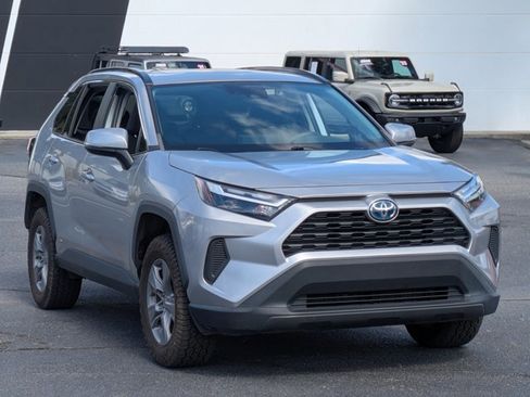 Used 2022 Toyota RAV4 XLE AWD/4WD image 3
