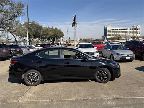 Used 2024 Nissan Sentra SV image 4