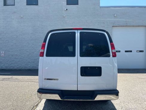 Used 2018 Chevrolet Express 2500 LT w/ LT Preferred Equipment Group image 5