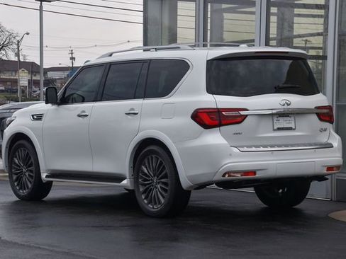 Used 2024 INFINITI QX80 Sensory w/ All-Season Package image 10