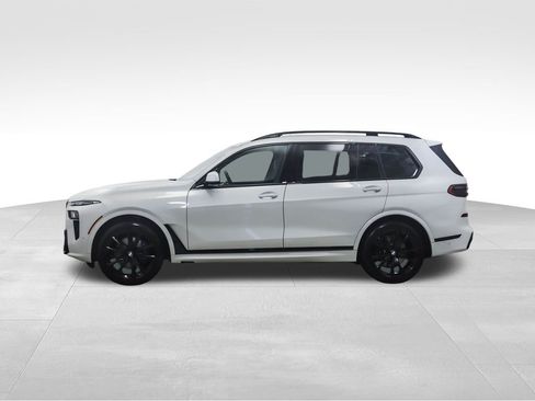 Used 2024 BMW X7 xDrive40i w/ Executive Package image 2