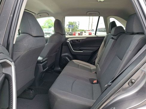 Used 2021 Toyota RAV4 LE FWD image 10