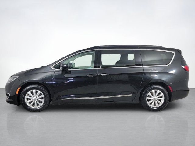 Used 2017 Chrysler Pacifica Touring-L FWD image 6