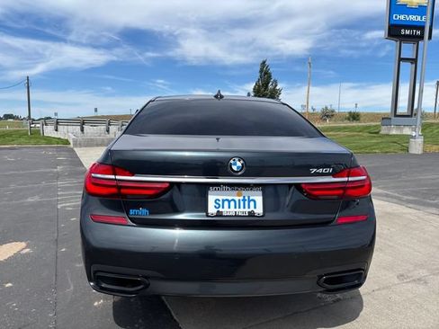 Used 2016 BMW 740i w/ Executive Package 2 RWD image 4