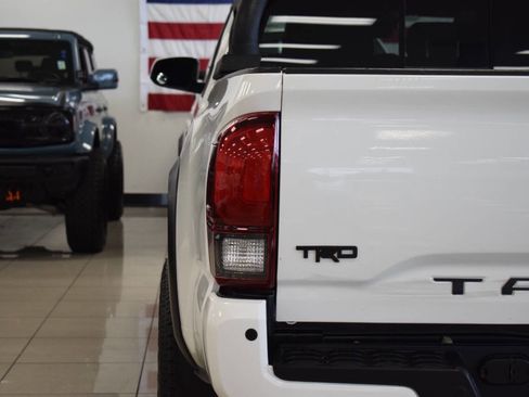 Used 2019 Toyota Tacoma TRD Off-Road AWD/4WD image 29
