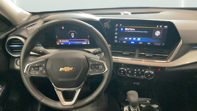 Used 2025 Chevrolet Trax LT w/ LT Convenience Package FWD image 10