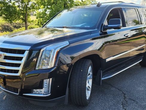 Used 2018 Cadillac Escalade ESV Premium Luxury AWD/4WD image 2