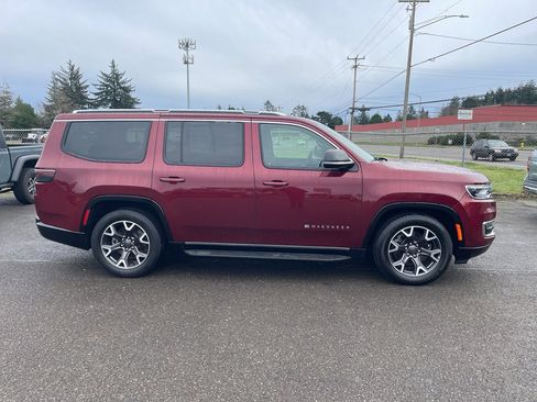 Used 2024 Jeep Wagoneer Series III image 4