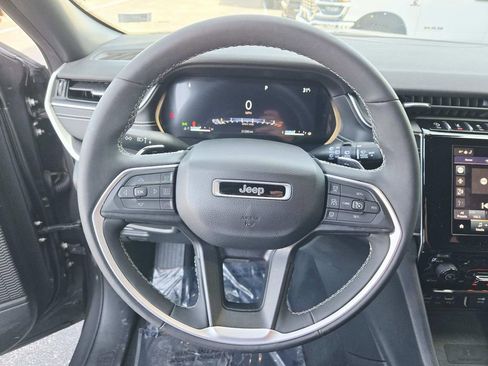 Used 2023 Jeep Grand Cherokee Altitude image 22