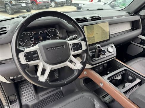 Used 2023 Land Rover Defender 130 S image 3