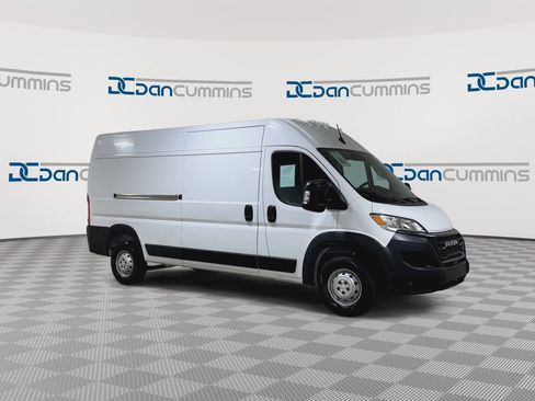 Used 2023 RAM ProMaster 2500 FWD image 2