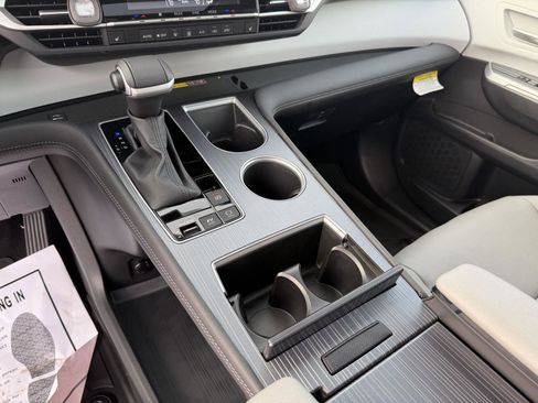 Used 2025 Toyota Sienna XLE image 16