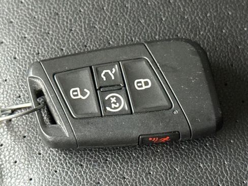 Certified 2023 Volkswagen Tiguan SE R-Line FWD image 28
