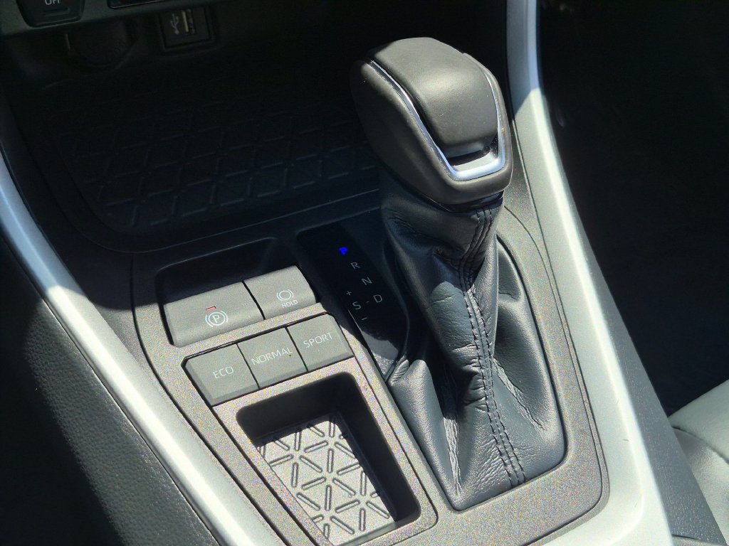 Used 2023 Toyota RAV4 XLE Premium FWD image 10