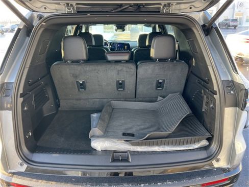 Used 2024 Chevrolet Traverse RS w/ LPO, Floor Liner Package image 31