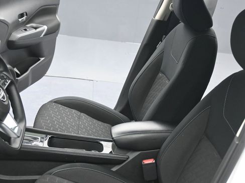 Used 2023 Nissan Kicks SV image 16