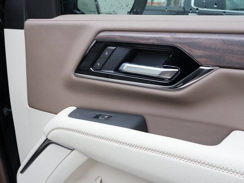 New 2026 GMC Yukon XL Denali w/ Denali Reserve Package AWD/4WD image 8