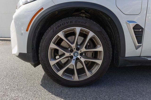 Used 2024 BMW X5 xDrive50e AWD/4WD image 2