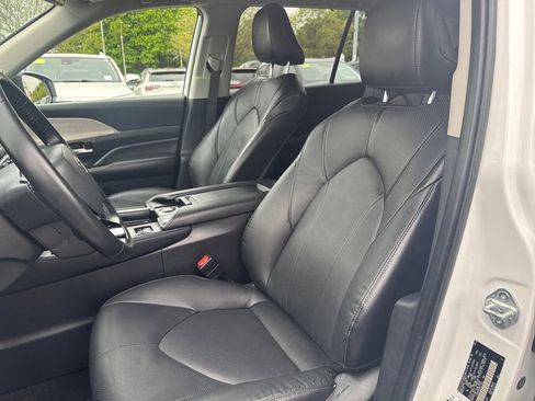 Used 2024 Toyota Grand Highlander AWD image 16