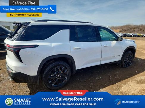 Used 2025 Chevrolet Traverse LT w/ Midnight/Sport Edition image 4