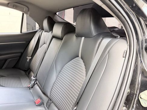 Used 2018 Toyota Camry SE w/ Moonroof Package FWD image 21