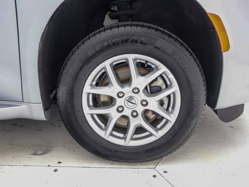 Used 2023 Chrysler Voyager LX image 35