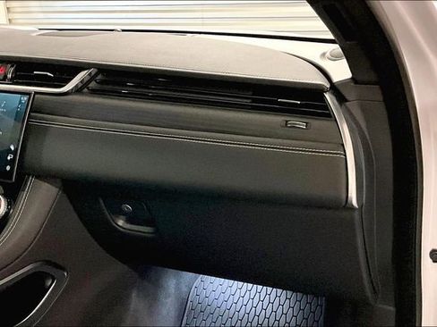 Certified 2025 Jaguar F-PACE R-Dynamic S image 23