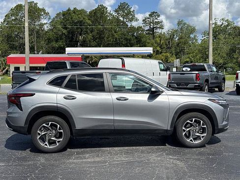 Used 2025 Chevrolet Trax LT w/ Driver Confidence Package FWD image 9