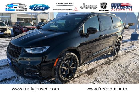 New 2026 Chrysler Pacifica Select w/ S Appearance Package image 1