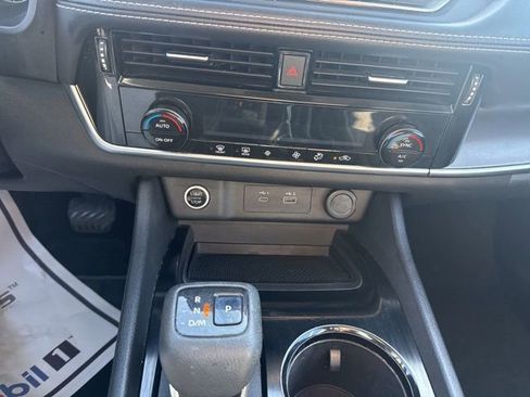 Used 2021 Nissan Rogue SV image 19