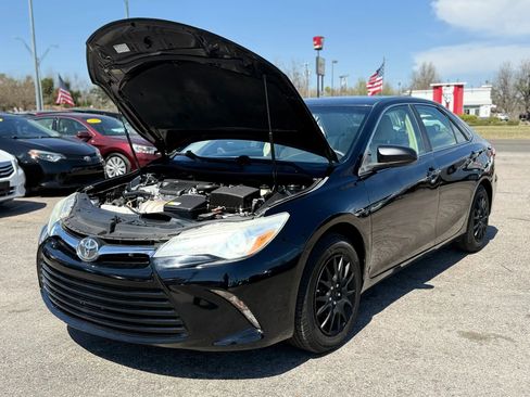 Used 2017 Toyota Camry LE image 32