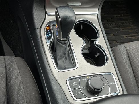 Used 2020 Jeep Grand Cherokee Laredo w/ 18" Wheel & 8.4" Radio Group image 22