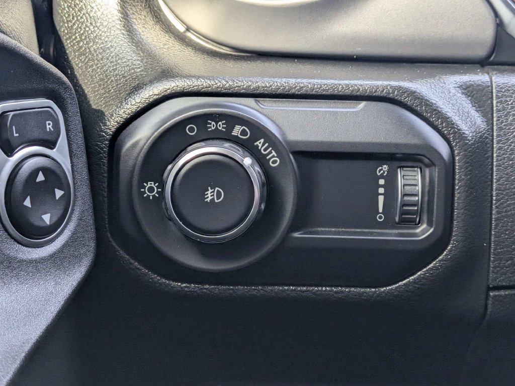 Used 2023 Jeep Wrangler Unlimited Sport w/ Sun And Sound Package AWD/4WD image 21