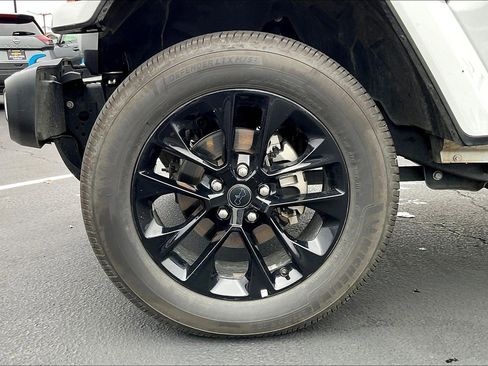 Used 2024 Jeep Wrangler Unlimited Sahara image 9