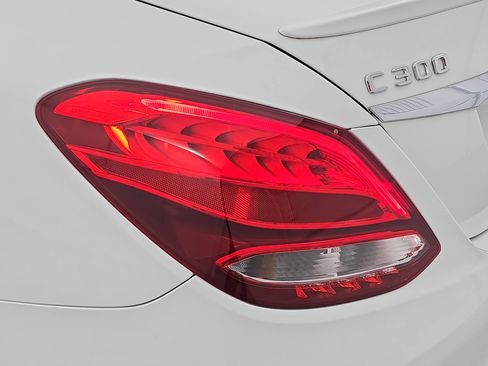 Used 2018 Mercedes-Benz C 300 4MATIC Sedan image 33