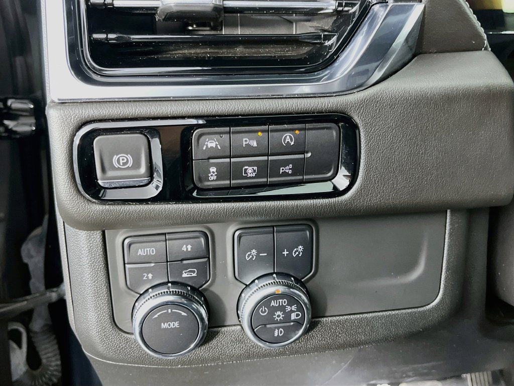 Used 2025 GMC Yukon Denali AWD/4WD image 11