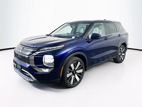 Used 2025 Mitsubishi Outlander SE FWD image 3
