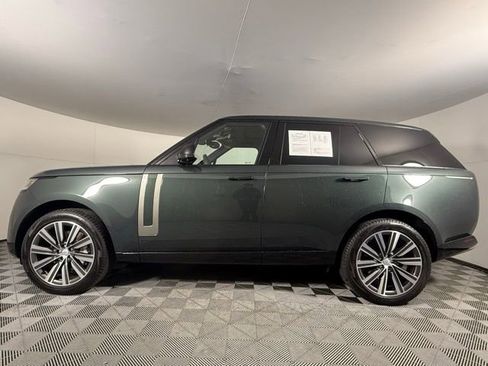 Used 2023 Land Rover Range Rover SE image 3
