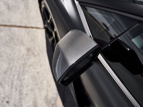 Used 2025 Lamborghini Revuelto image 13