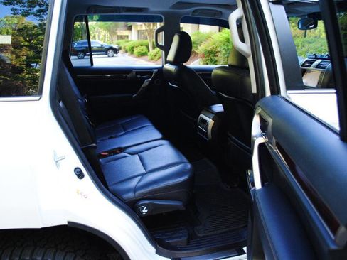 Used 2016 Lexus GX 460 Luxury w/ Preferred Accessory Package image 13