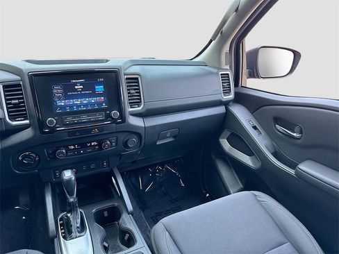 Used 2022 Nissan Frontier SV image 14
